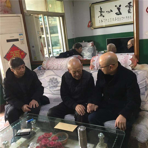 1579576032673662.jpg 春节前慰问2.jpg